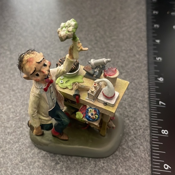 Dr. Lunatic, The Mad Scientist Snow Village Halloween Series 54702 - Picture 4 of 11